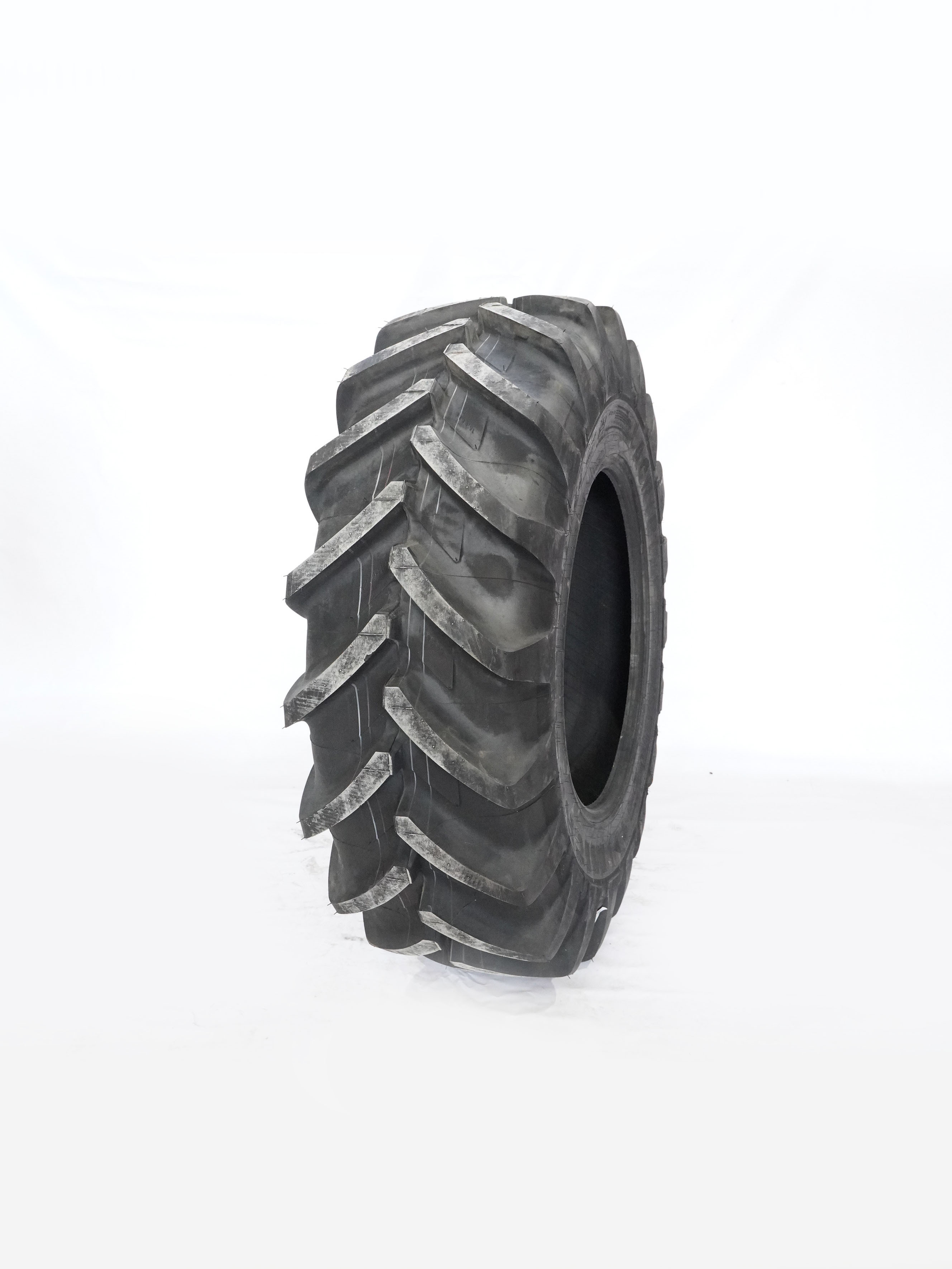 С/х шина 16,9 R28 (420/85 R28) Michelin 141A8/138B TL Б/У