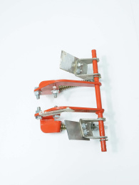 Кронштейн с чистиками в сборе N1501330 KUHN